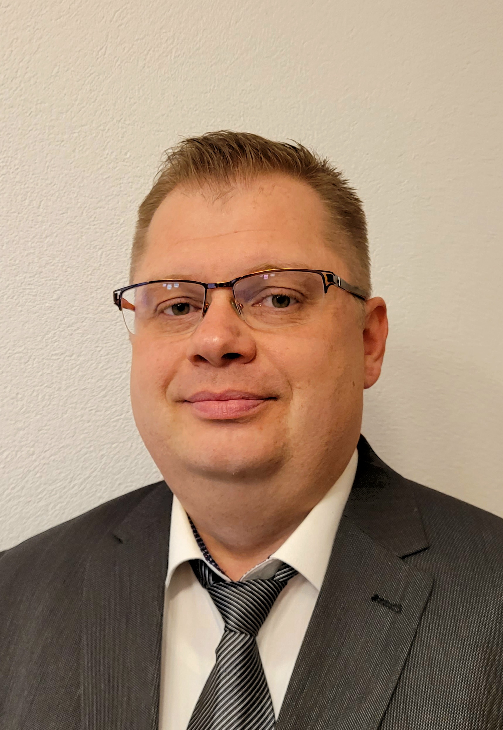 Petru Lupastean-Barfa (Geschäftsführer/Kassenwart)